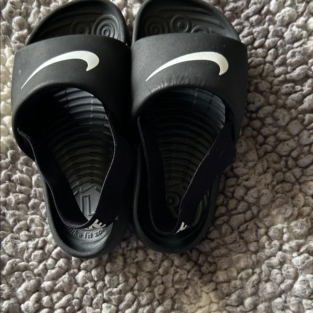 Nike Black Kids Slide Sandals with White Swoosh - Picture 3 of 7